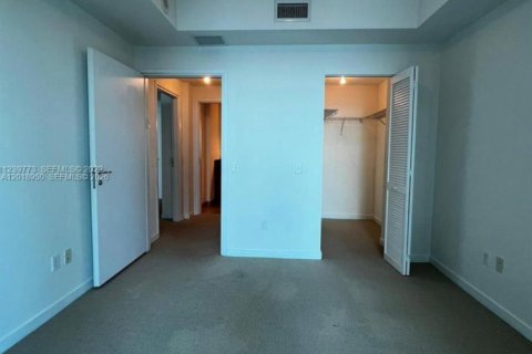 Condo in Miami, Florida, 2 bedrooms  № 2248591 - photo 13