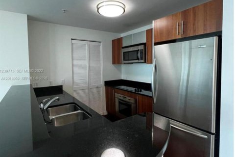 Condo in Miami, Florida, 2 bedrooms  № 2248591 - photo 3