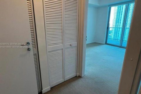Condo in Miami, Florida, 2 bedrooms  № 2248591 - photo 11