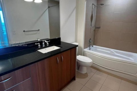 Condo in Miami, Florida, 2 bedrooms  № 2248591 - photo 9