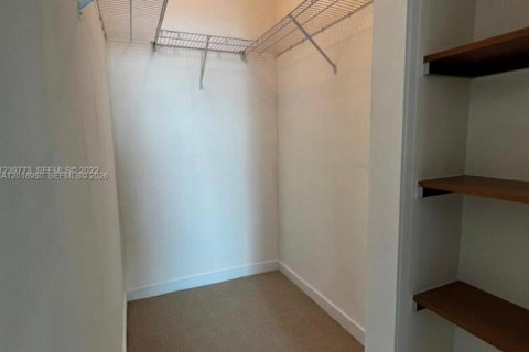 Condo in Miami, Florida, 2 bedrooms  № 2248591 - photo 14