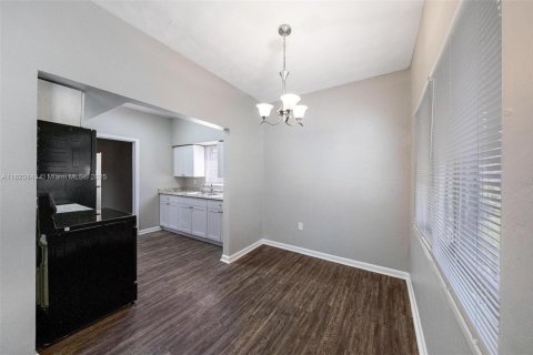 Villa ou maison à vendre à Hollywood, Floride: 4 chambres, 119.84 m2 № 1781648 - photo 21