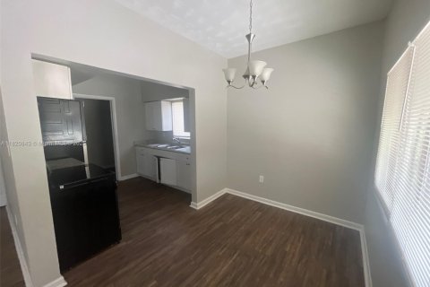 Villa ou maison à vendre à Hollywood, Floride: 4 chambres, 119.84 m2 № 1781648 - photo 4