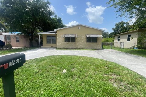 Villa ou maison à vendre à Hollywood, Floride: 4 chambres, 119.84 m2 № 1781648 - photo 1