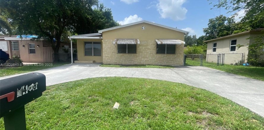 Villa ou maison à Hollywood, Floride 4 chambres, 119.84 m2 № 1781648
