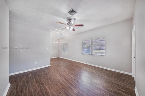 Villa ou maison à vendre à Hollywood, Floride: 4 chambres, 119.84 m2 № 1781648 - photo 25