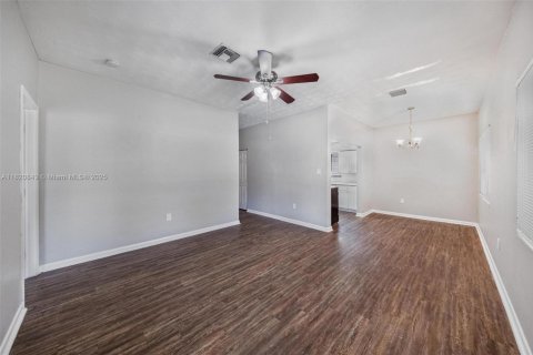 Villa ou maison à vendre à Hollywood, Floride: 4 chambres, 119.84 m2 № 1781648 - photo 26