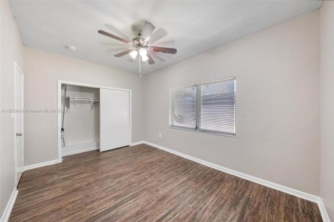 Villa ou maison à vendre à Hollywood, Floride: 4 chambres, 119.84 m2 № 1781648 - photo 23