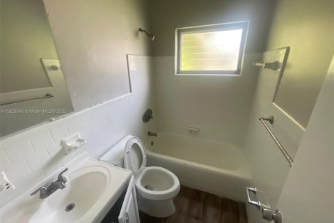 Villa ou maison à vendre à Hollywood, Floride: 4 chambres, 119.84 m2 № 1781648 - photo 6