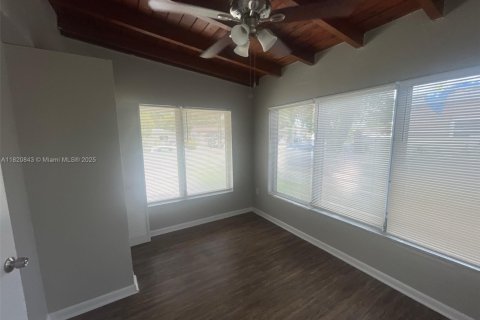 Villa ou maison à vendre à Hollywood, Floride: 4 chambres, 119.84 m2 № 1781648 - photo 3