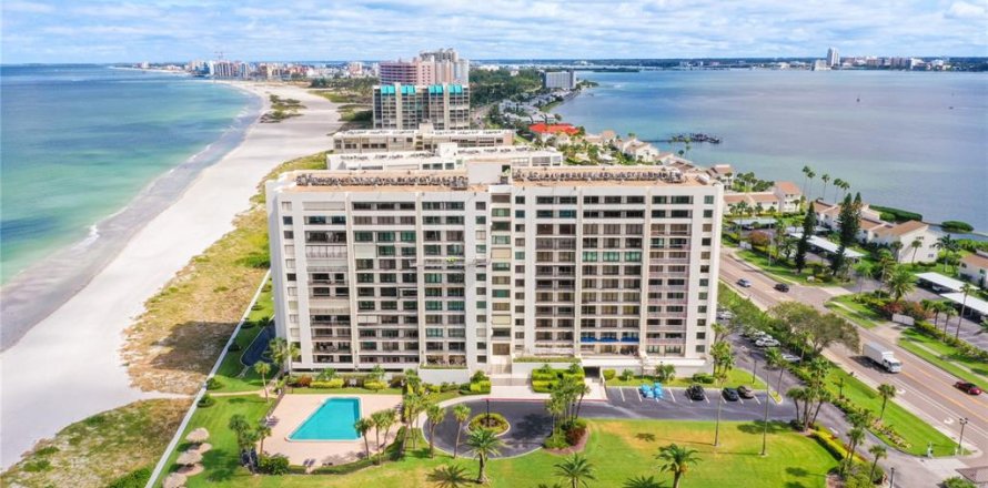 Condominio en Clearwater, Florida, 2 dormitorios № 1906191