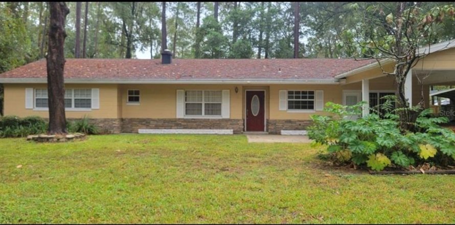 House in Gainesville, Florida 3 bedrooms, 157.56 sq.m. № 2114178