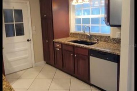 House in Gainesville, Florida 3 bedrooms, 157.56 sq.m. № 2114178 - photo 3