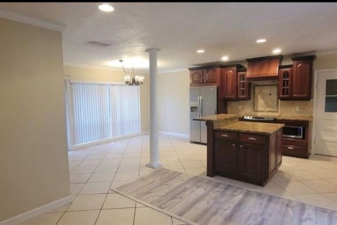 House in Gainesville, Florida 3 bedrooms, 157.56 sq.m. № 2114178 - photo 5
