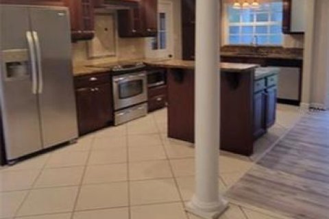 House in Gainesville, Florida 3 bedrooms, 157.56 sq.m. № 2114178 - photo 8