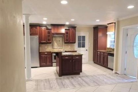 House in Gainesville, Florida 3 bedrooms, 157.56 sq.m. № 2114178 - photo 2