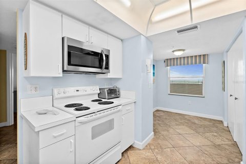 Condo in Daytona Beach, Florida, 2 bedrooms  № 1583636 - photo 4