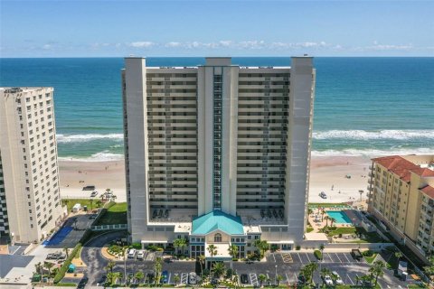 Condo in Daytona Beach, Florida, 2 bedrooms  № 1583636 - photo 1