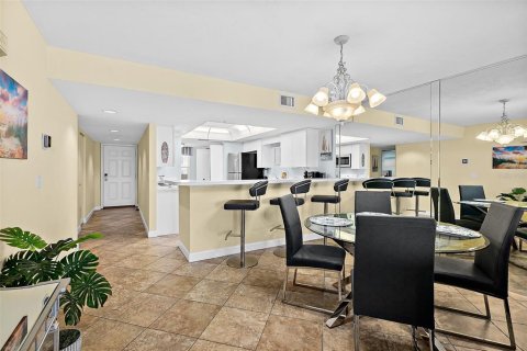 Condo in Daytona Beach, Florida, 2 bedrooms  № 1583636 - photo 8