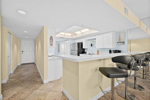 Condo in Daytona Beach, Florida, 2 bedrooms  № 1583636 - photo 2