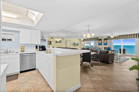 Condo in Daytona Beach, Florida, 2 bedrooms  № 1583636 - photo 7