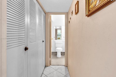 Condominio en venta en Lauderdale Lakes, Florida, 1 dormitorio, 63.55 m2 № 2076884 - foto 11