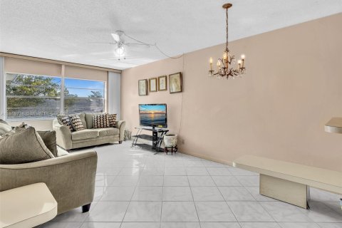 Condominio en venta en Lauderdale Lakes, Florida, 1 dormitorio, 63.55 m2 № 2076884 - foto 12