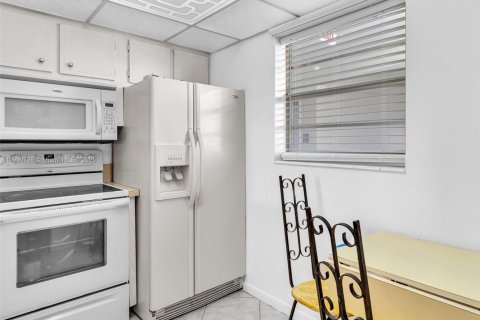 Condominio en venta en Lauderdale Lakes, Florida, 1 dormitorio, 63.55 m2 № 2076884 - foto 8