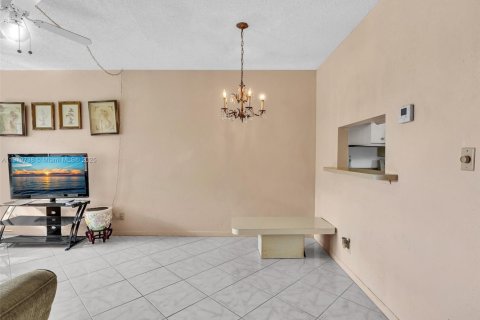 Condominio en venta en Lauderdale Lakes, Florida, 1 dormitorio, 63.55 m2 № 2076884 - foto 13