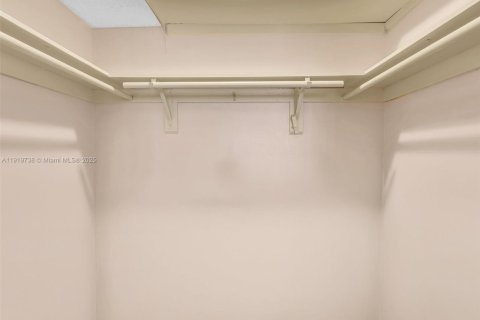Condominio en venta en Lauderdale Lakes, Florida, 1 dormitorio, 63.55 m2 № 2076884 - foto 28