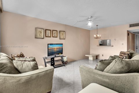 Condominio en venta en Lauderdale Lakes, Florida, 1 dormitorio, 63.55 m2 № 2076884 - foto 19
