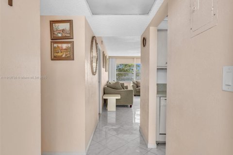 Condominio en venta en Lauderdale Lakes, Florida, 1 dormitorio, 63.55 m2 № 2076884 - foto 3