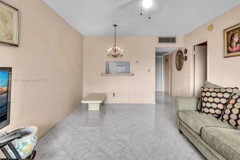 Condominio en venta en Lauderdale Lakes, Florida, 1 dormitorio, 63.55 m2 № 2076884 - foto 18