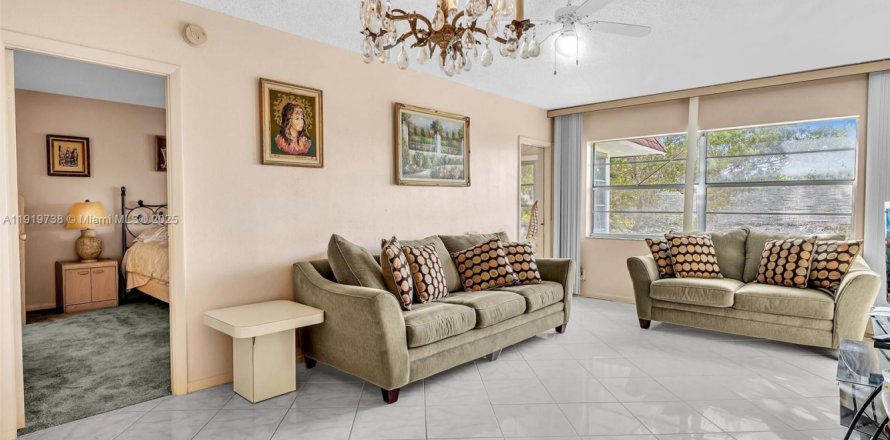 Condominio en Lauderdale Lakes, Florida, 1 dormitorio № 2076884
