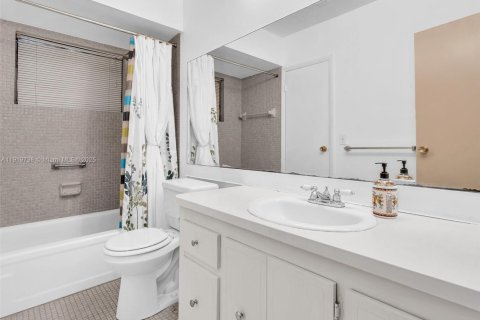 Condominio en venta en Lauderdale Lakes, Florida, 1 dormitorio, 63.55 m2 № 2076884 - foto 27