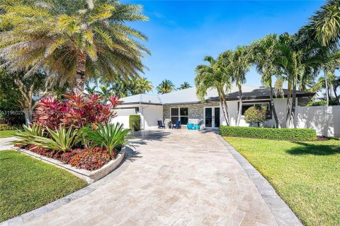 Villa ou maison à vendre à Lighthouse Point, Floride: 3 chambres, 216.65 m2 № 2025105 - photo 2