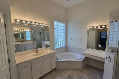 Снять в аренду виллу или дом в Лейквуд Ранч, Флорида 11 комнат, 242.94м2, № 2156498 - фото 28