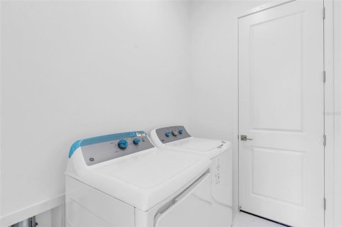 House in Cape Coral, Florida 4 bedrooms, 176.89 sq.m. № 1518368 - photo 28