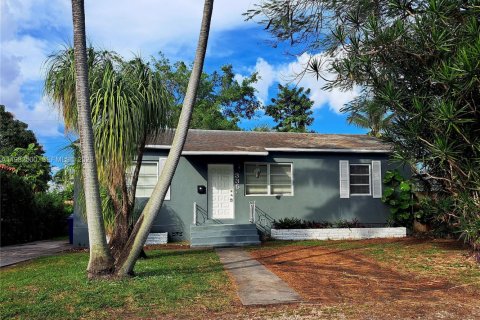 Снять в аренду виллу или дом в Майами, Флорида 3 спальни, 131.18м2, № 2050782 - фото 2