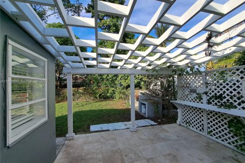 Снять в аренду виллу или дом в Майами, Флорида 3 спальни, 131.18м2, № 2050782 - фото 7