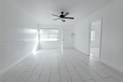 Снять в аренду виллу или дом в Майами, Флорида 3 спальни, 131.18м2, № 2050782 - фото 11