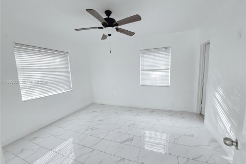Снять в аренду виллу или дом в Майами, Флорида 3 спальни, 131.18м2, № 2050782 - фото 17