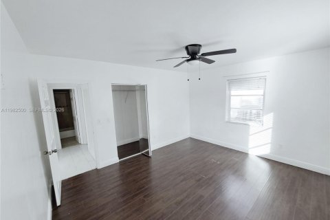 Снять в аренду виллу или дом в Майами, Флорида 3 спальни, 131.18м2, № 2050782 - фото 19