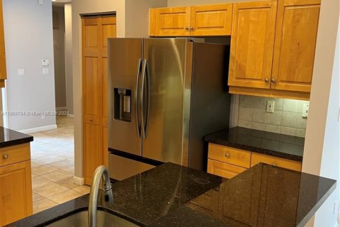 Touwnhouse à vendre à Pembroke Pines, Floride: 3 chambres № 1896493 - photo 2