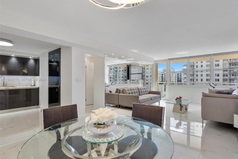 Снять в аренду кондоминиум в Санни-Айлс-Бич, Флорида 2 спальни, 100.98м2, № 2045480 - фото 3