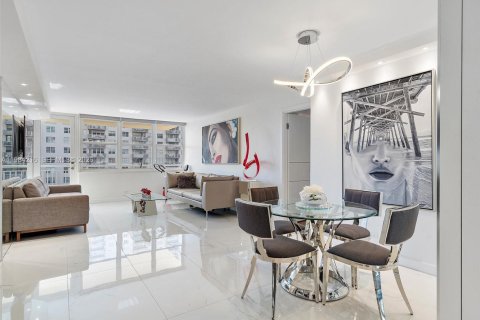 Снять в аренду кондоминиум в Санни-Айлс-Бич, Флорида 2 спальни, 100.98м2, № 2045480 - фото 5