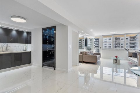 Снять в аренду кондоминиум в Санни-Айлс-Бич, Флорида 2 спальни, 100.98м2, № 2045480 - фото 6