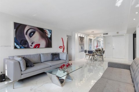 Снять в аренду кондоминиум в Санни-Айлс-Бич, Флорида 2 спальни, 100.98м2, № 2045480 - фото 2