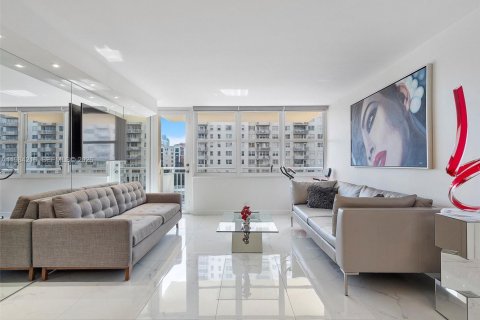 Кондоминиум с 2 спальнями в Санни-Айлс-Бич, Флорида № 2045480