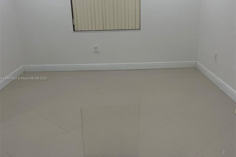 Снять в аренду квартиру в Хайалиа, Флорида 1 спальня, 69.68м2, № 1949818 - фото 1